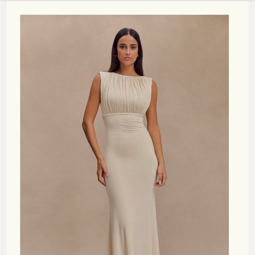 MESHKI Elegant Cream Sleeveless Dress
